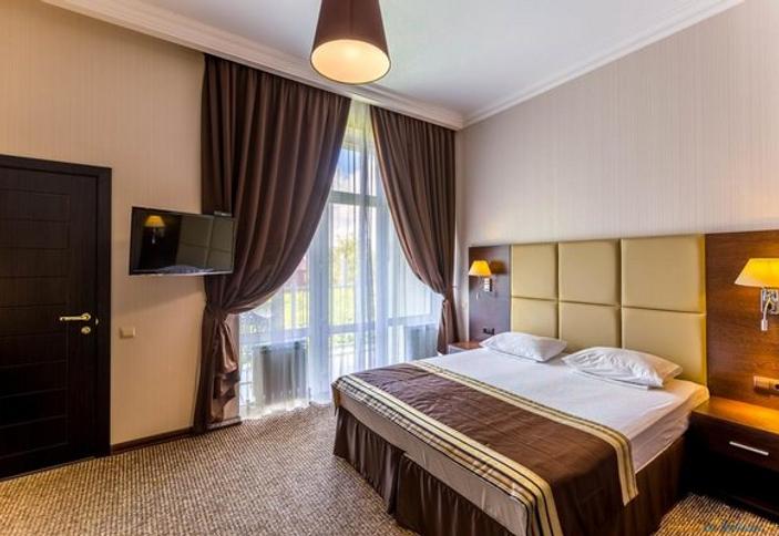 Полулюкс трехместный