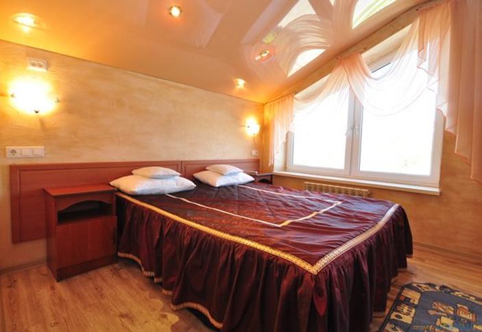 Люкс шестиместный трехкомнатный с отдельным входом