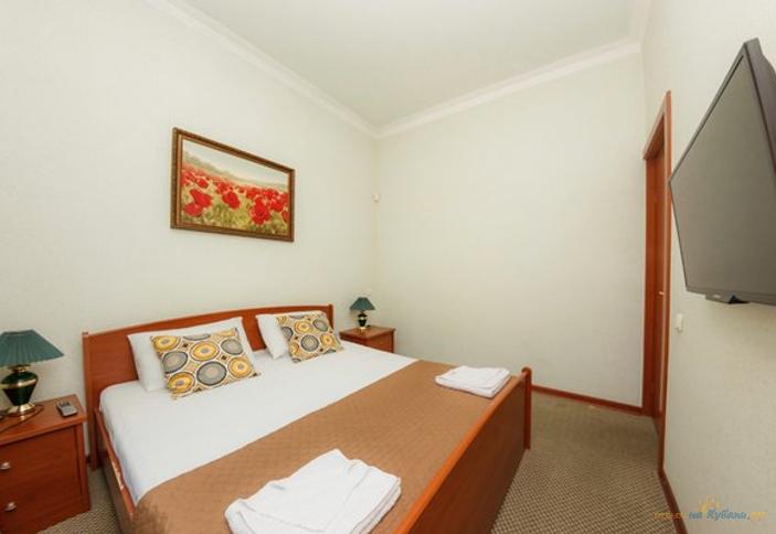 Семейный шестиместный двухкомнатный