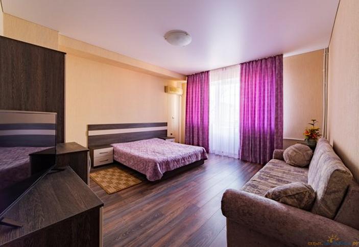 Семейный трехместный