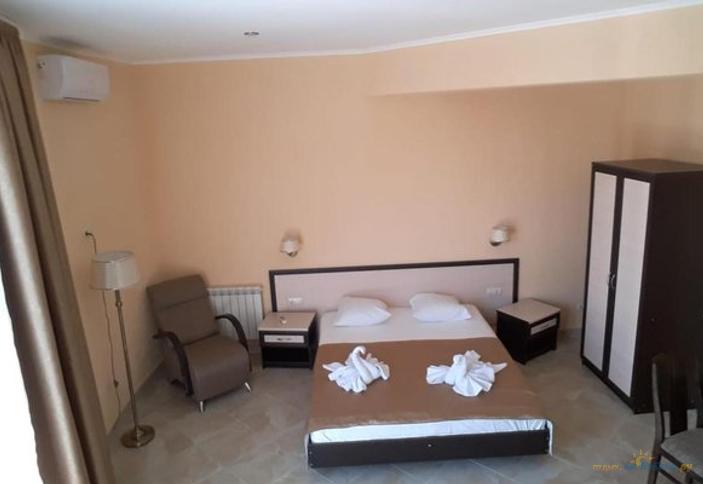 Апартаменты четырехместные двухкомнатные с балконом