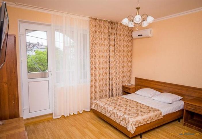 Полулюкс трехместный с лоджией