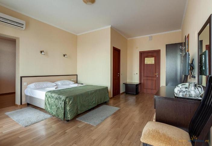 Семейный. Отель Наири, г. Сочи