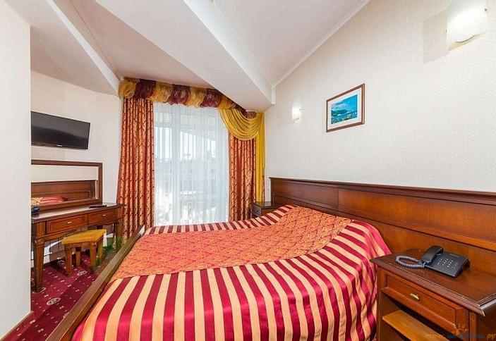 Люкс двухместный двухкомнатный улучшенный с балконом