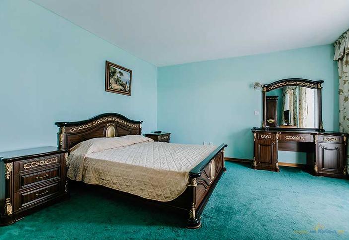 Люкс двухместный двухкомнатный с кухней