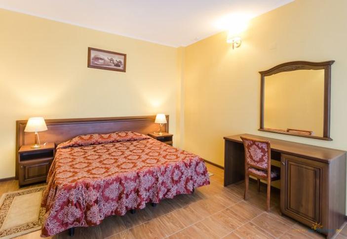 Люкс трехместный двухкомнатный с балконом