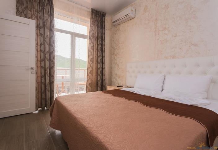 Люкс плюс пятиместный двухкомнатный (с видом на море)