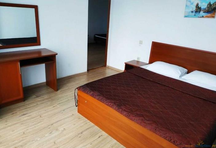 Люкс двухместный двухкомнатный с кухней