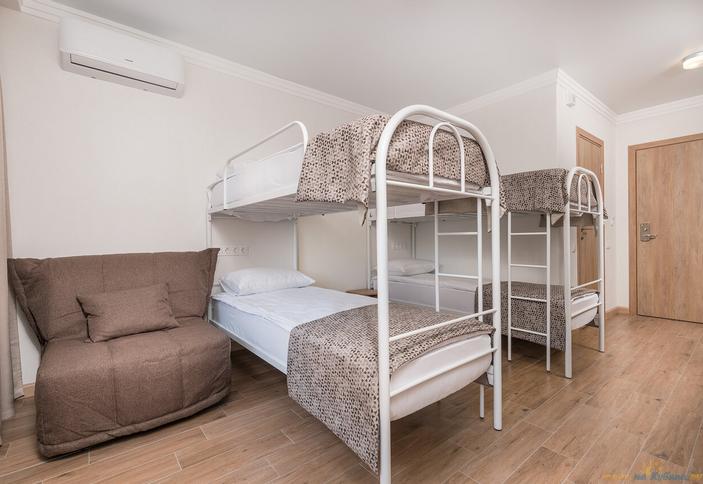 Хостел (место в шестиместном номере)