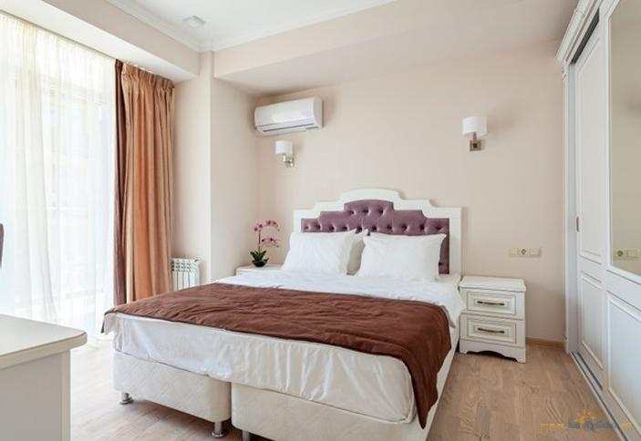 Апартаменты делюкс двухкомнатный с кухней и балконом