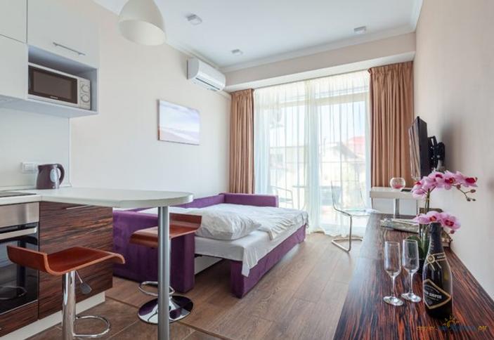 Апартаменты стандарт с кухней и балконом