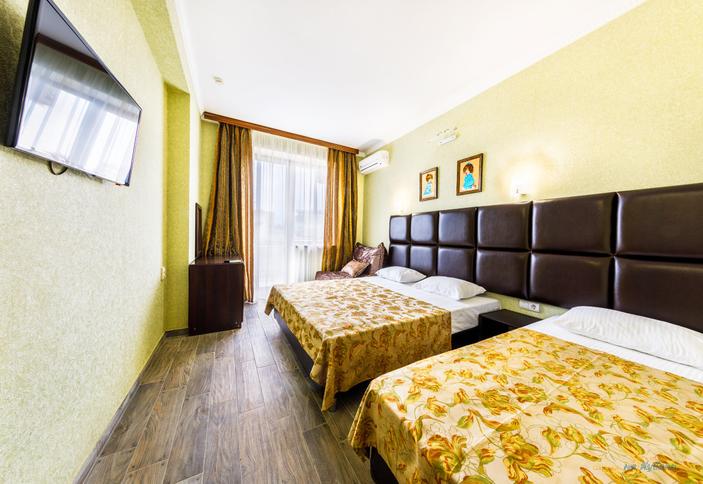 Полулюкс трехместный