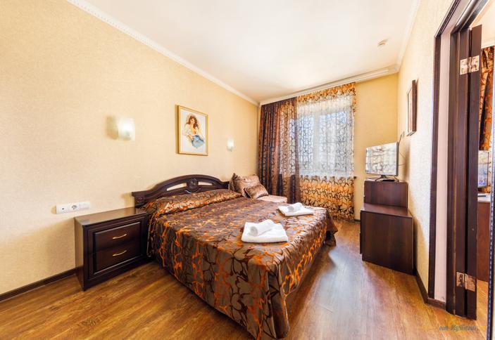 Люкс четырехместный двухкомнатный