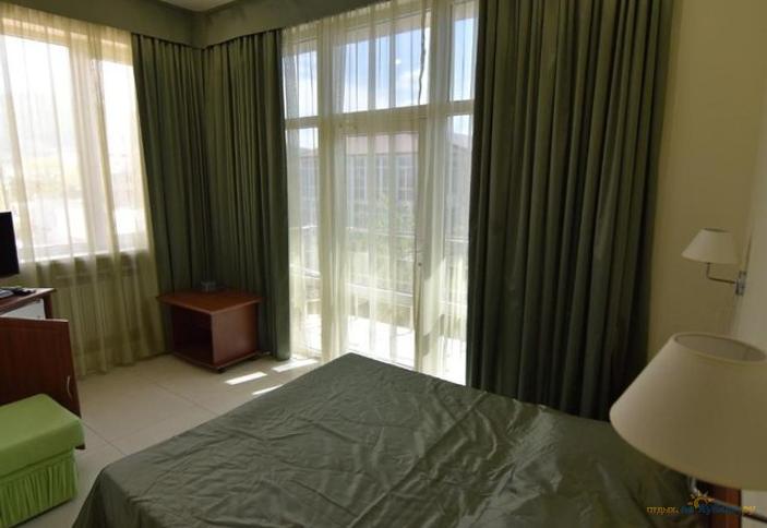 Полулюкс двухместный (с балконом)