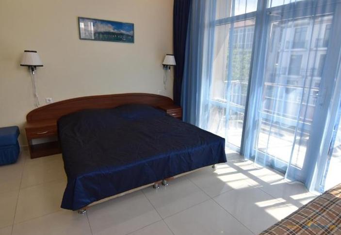 Полулюкс двухместный (с доп. местом и балконом)