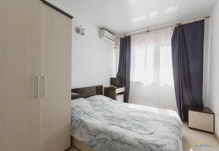 Стандарт трехместный (вид на горы, корпус Алые паруса)