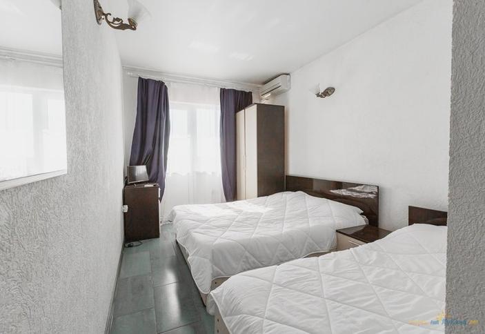 Стандарт трехместный (вид на море, корпус Алые паруса)