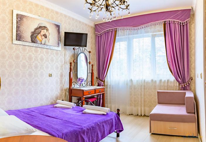 Трехместный с удобствами и балконом 