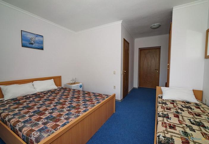 Трехместный стандарт, двуспальная+односпальная кровати