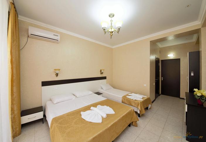 Стандарт трехместный (без балкона, 1 этаж)