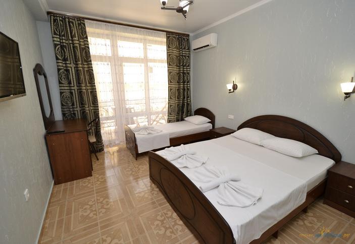 Стандарт трехместный (с балконом)