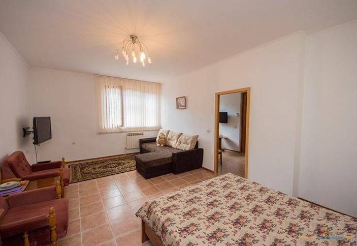 Трехместный двухкомнатный семейный. Гостевой дом Каталония, г. Анапа