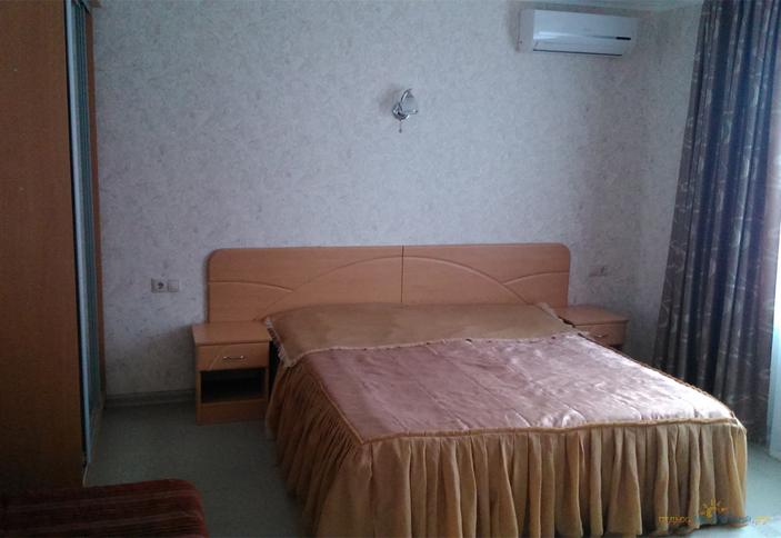 Люкс четырехместный двухкомнатный №15