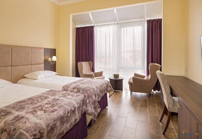 Стандарт двухместный 1 категории (с боковым видом, без балкона)