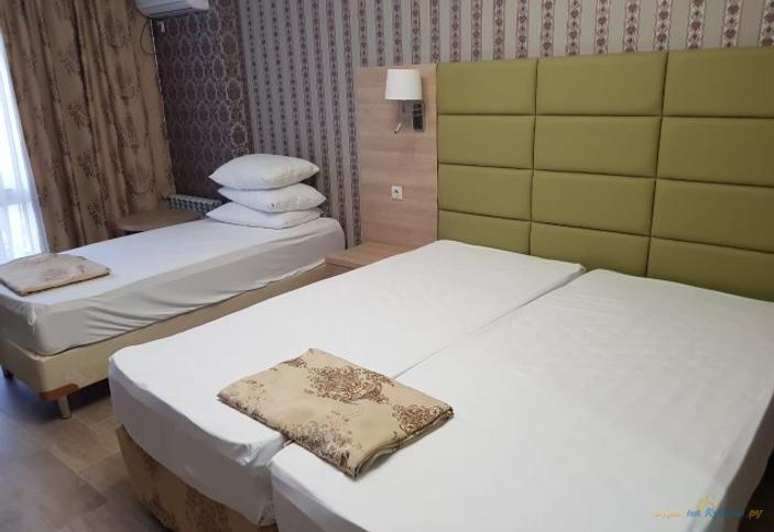 Стандарт трехместный с балконом (Нижний корпус)