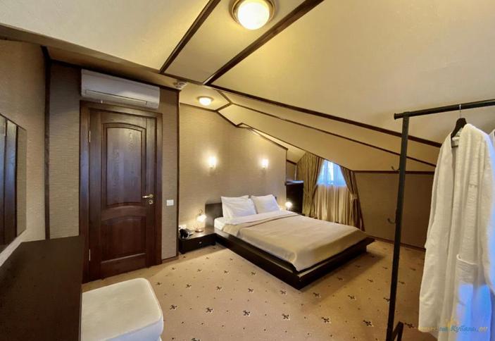 Семейный полулюкс (мансарда)