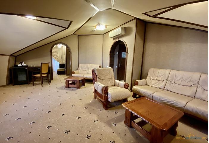 Полулюкс с балконом (мансарда)