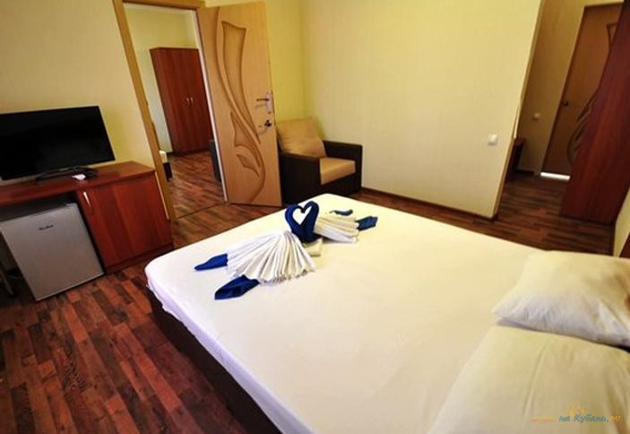 Люкс четырехместный двухкомнатный