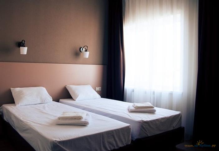 Стандарт двухместный без балкона (вид во двор)