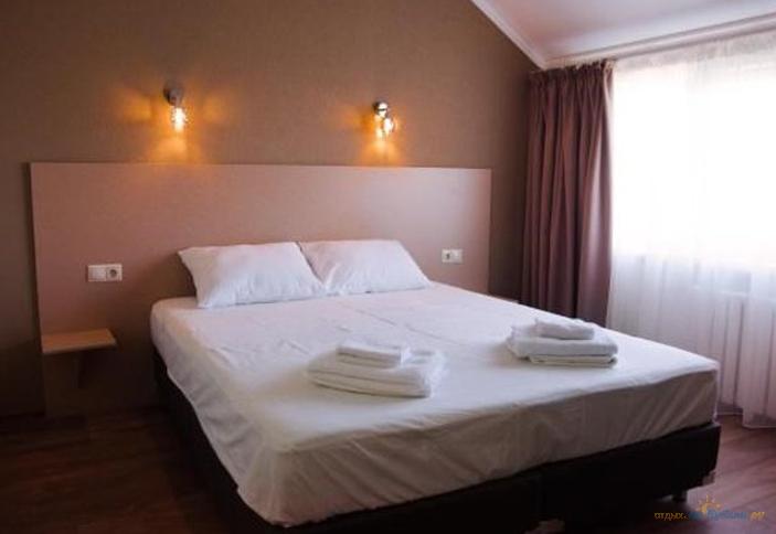 Стандарт двухместный без балкона (вид во двор)