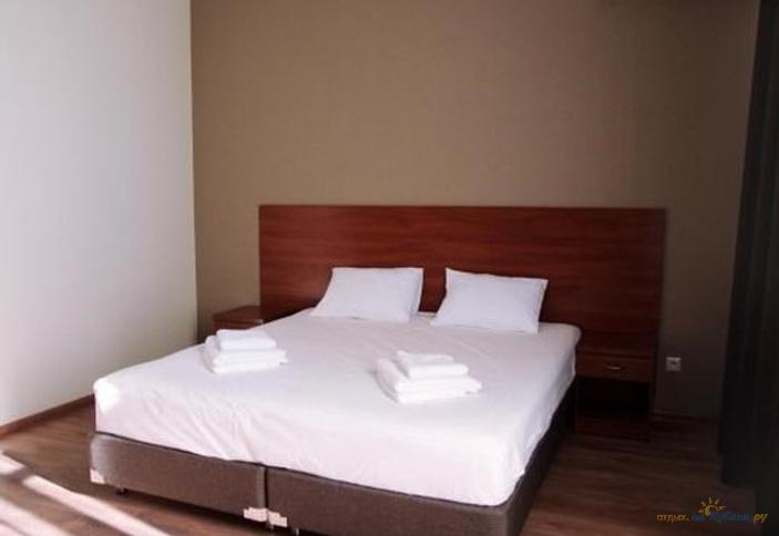 Семейный четырехместный без балкона (вид во двор)