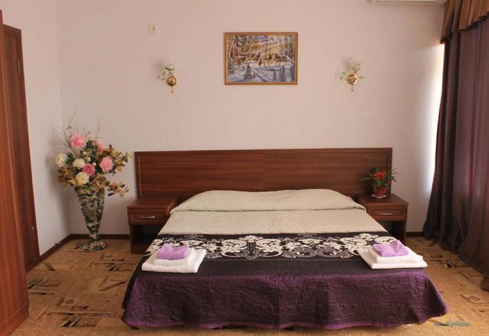 Трехместный