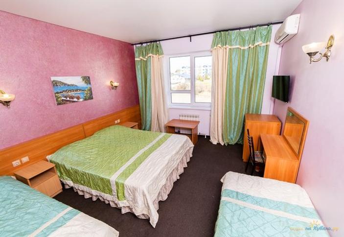 Трехместный стандарт. Отель Корона, Анапа, Витязево