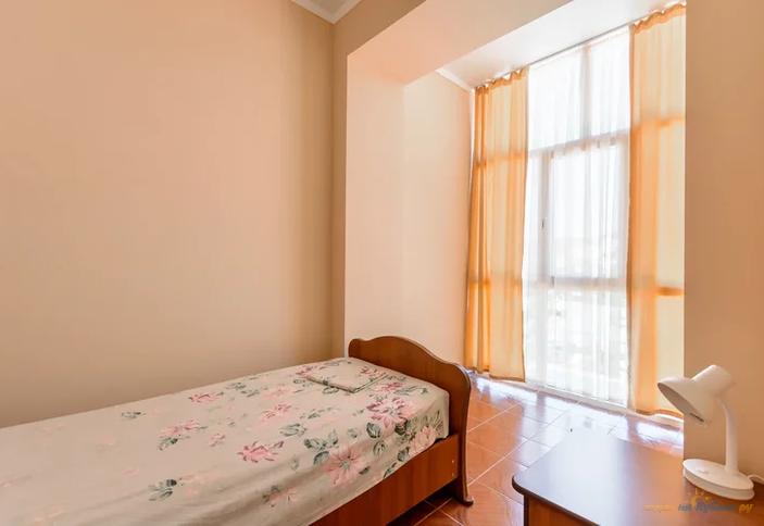 Люкс двухкомнатный четырехместный. Гостиница Мираж-Престиж, п. Лермонтово