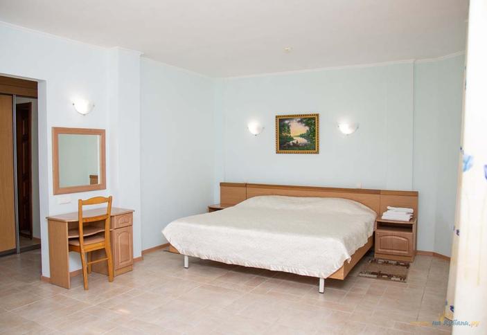 Люкс трехместный (в коттедже)