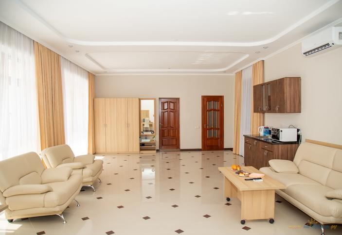 Панорамный люкс трехместный с террасой (в корпусе Вилла)