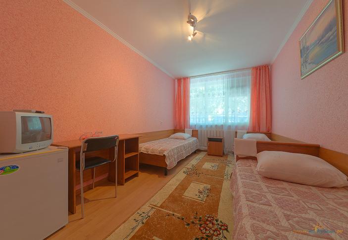 Эконом трехместный