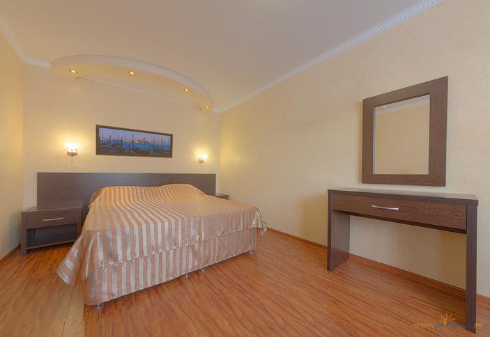 Люкс двухместный двухкомнатный (без балкона)