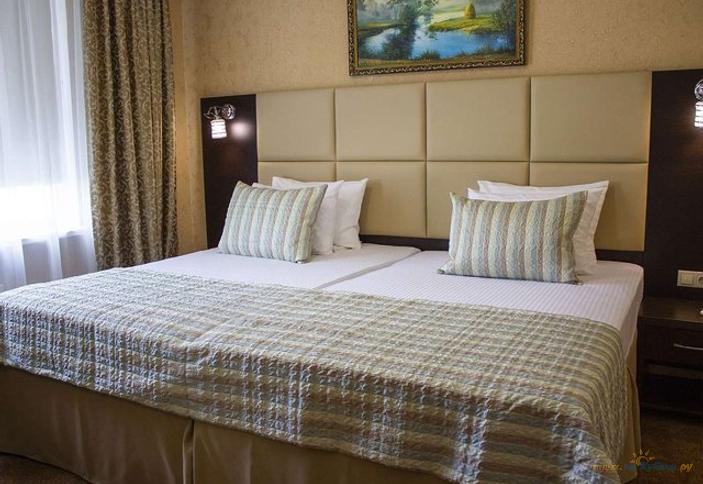 Люкс четырехместный двухкомнатный