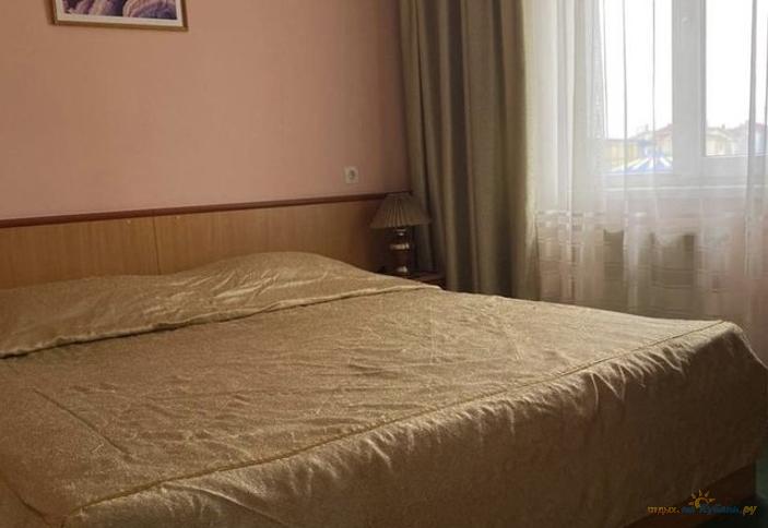 Стандарт двухместный Семейный, корпус №1 (вид на парковку)