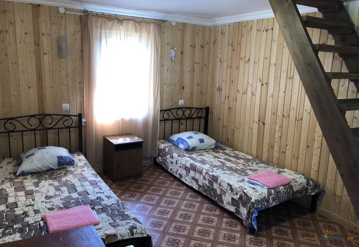 Четырехместный дом с удобствами