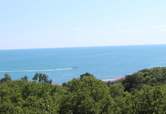 Коттедж шестиместный с большой верандой с видом на море