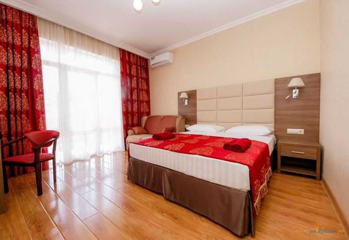 Студия трехместная