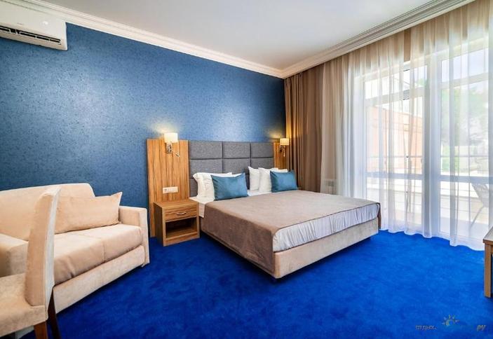 Комфорт с балконом и видом на бассейн. Отель Blue Marlin (Блю Марлин), Геленджик