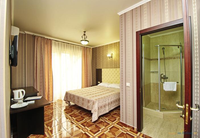 Полулюкс двухместный с балконом