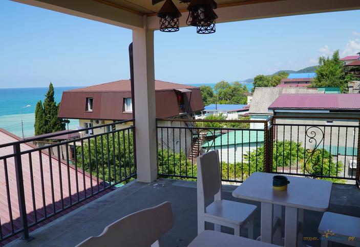 Трехместный